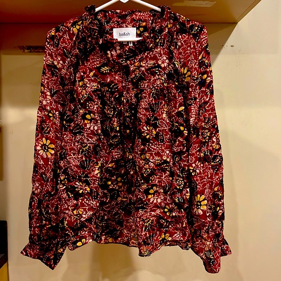 bash pullover top with burgundy base. Small flowers with 3d effect. Buttoned - Picture 1 of 7